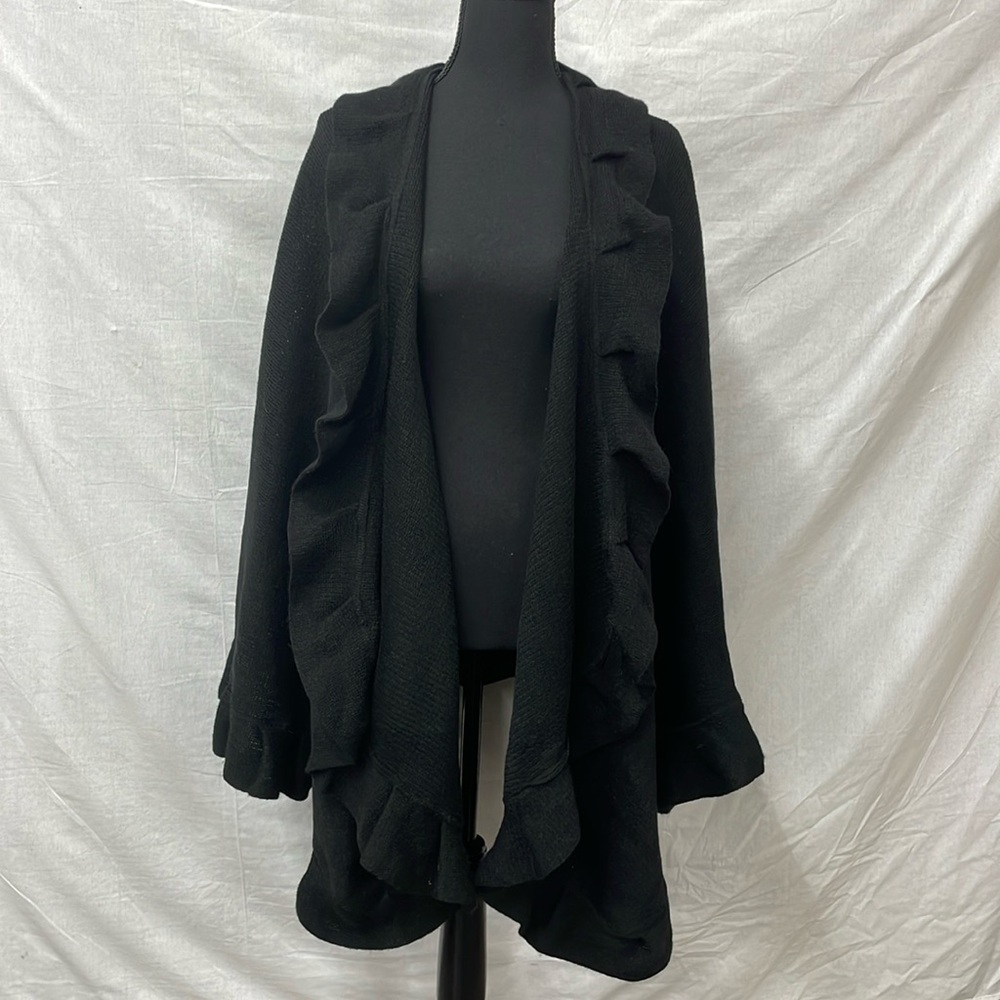Calvin Klein poncho/wrap/shawl/cape with ruffle edge in black, one size